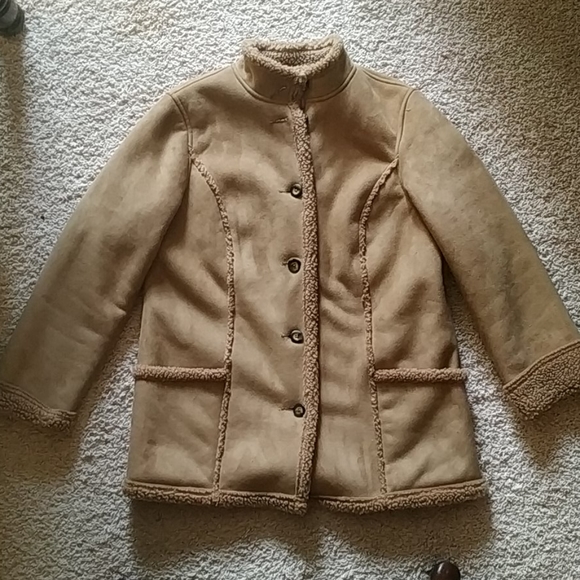 L.L. Bean women's faux fur coat - Picture 2 of 5